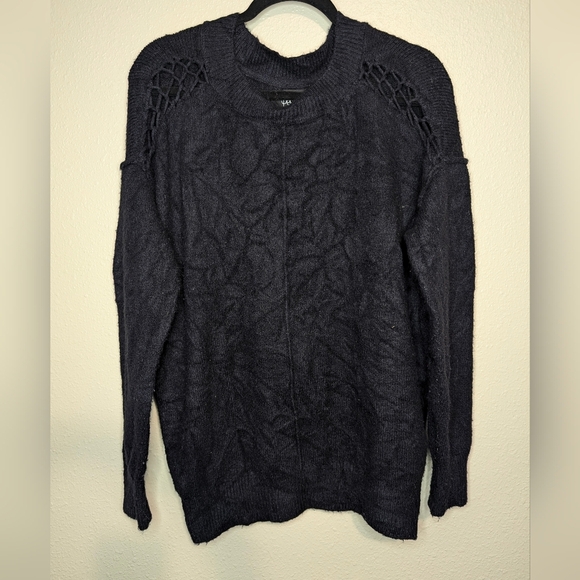 Le Temps des Cerises Acrylic Sweater w/ wrinkle look and shoulder designs black - Picture 1 of 12
